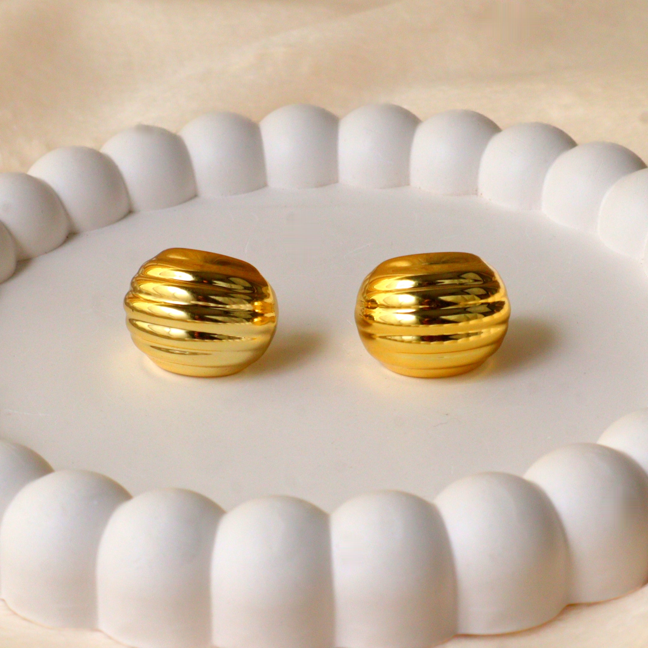 Chunky Gold Ribbed Hoop Earrings – Thick Ribbed Dome Huggie Fashion Jewelry