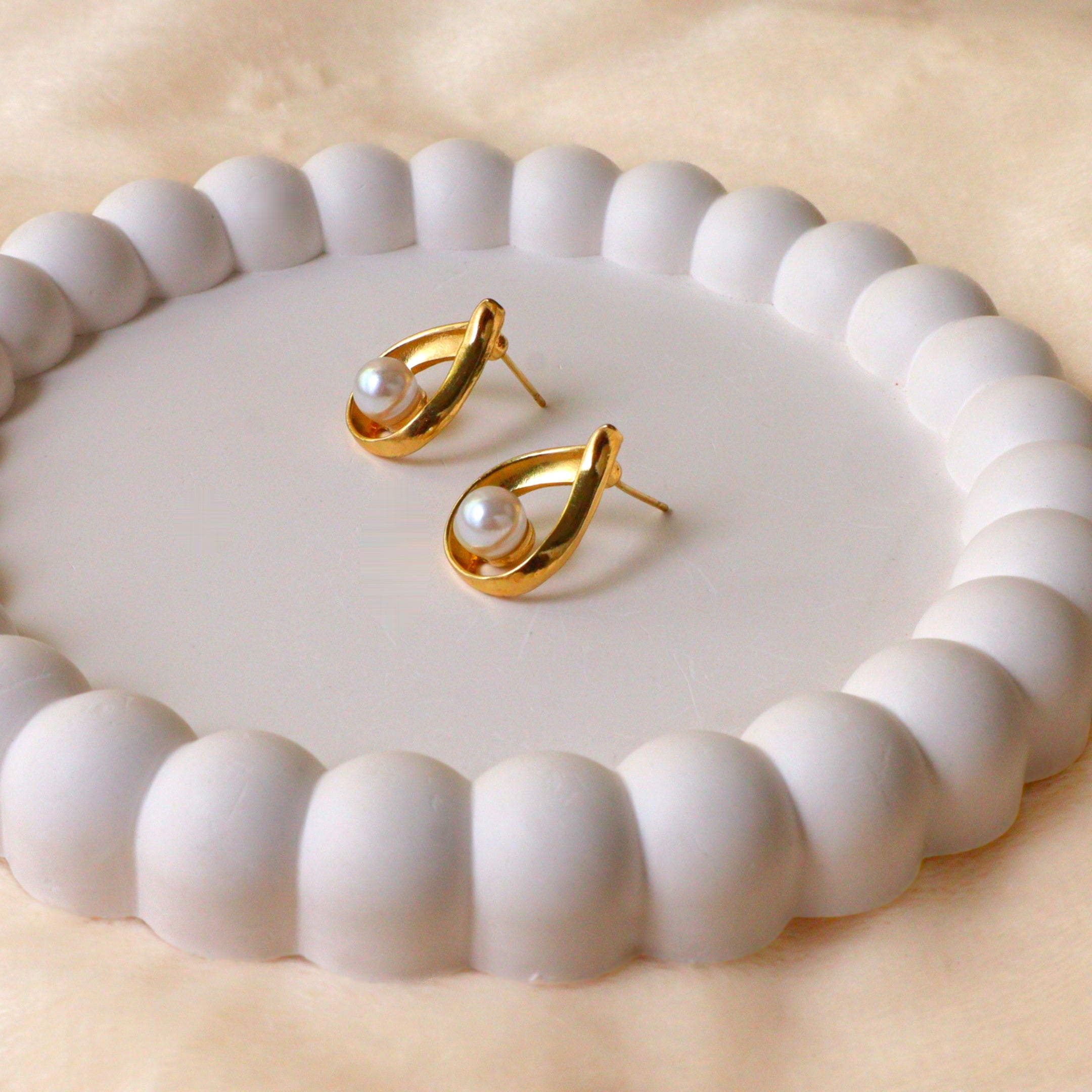 Gold Teardrop Pearl Stud Earrings – Open Loop Waterdrop Pearl Fashion Earrings