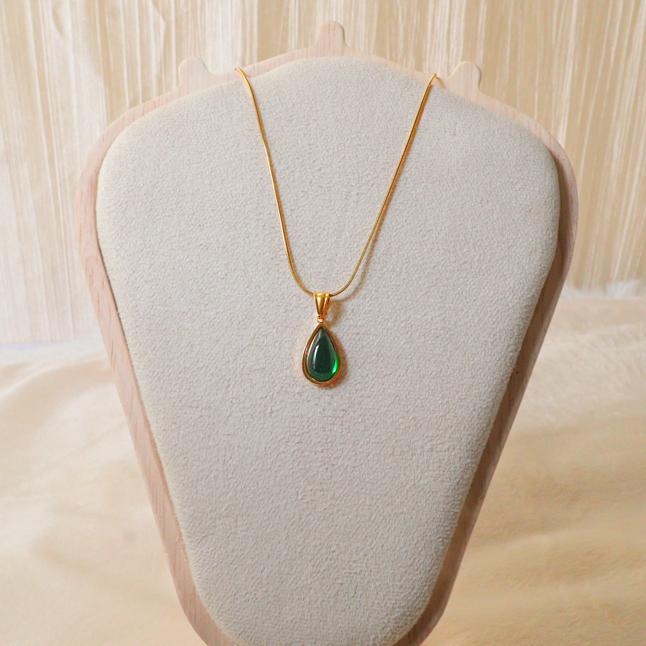 18K Gold Plated Emerald Green Teardrop Pendant Necklace – Anti-Tarnish Snake Chain