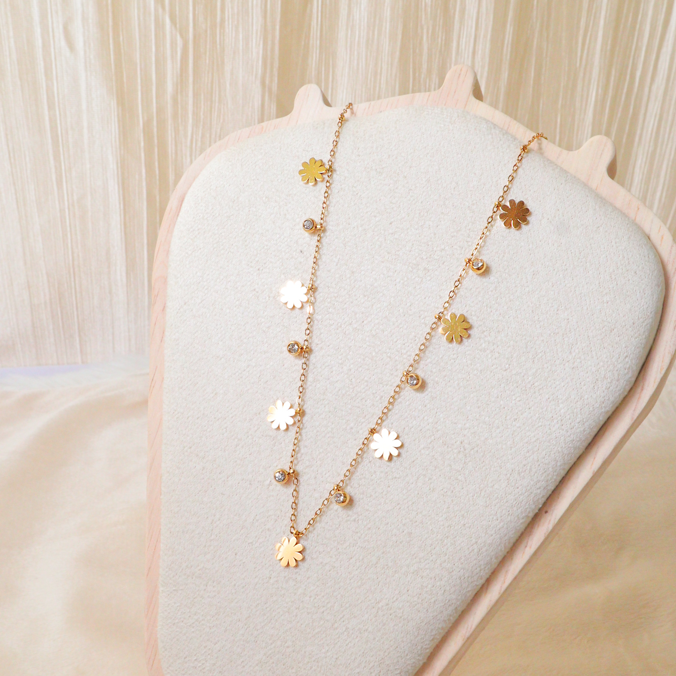 18K Gold Plated Multi-Flower Charm Choker Necklace – Anti-Tarnish Floral Station Chain