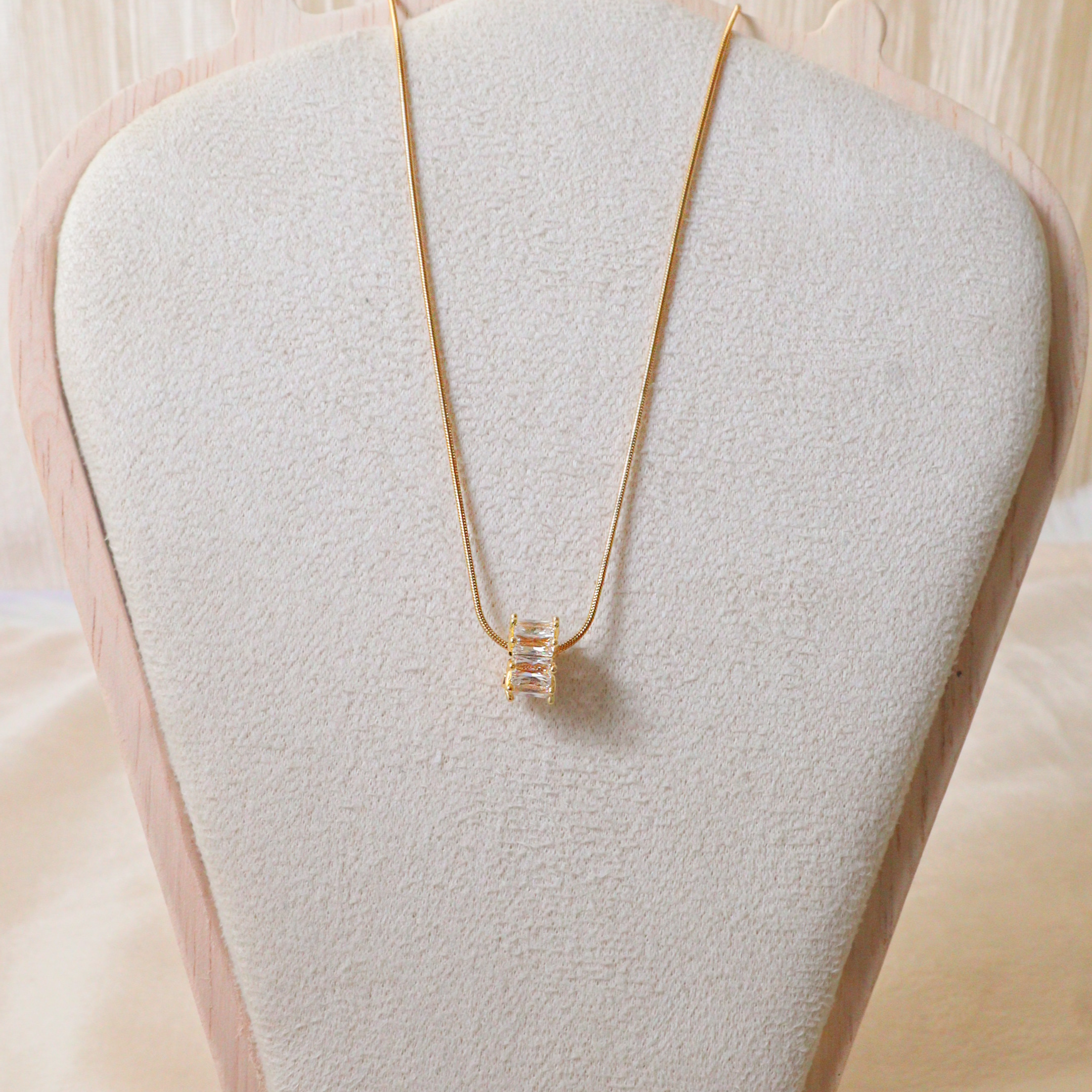 Dainty Gold Crystal Bead Necklace – Waterproof Daily Wear Slider Chain