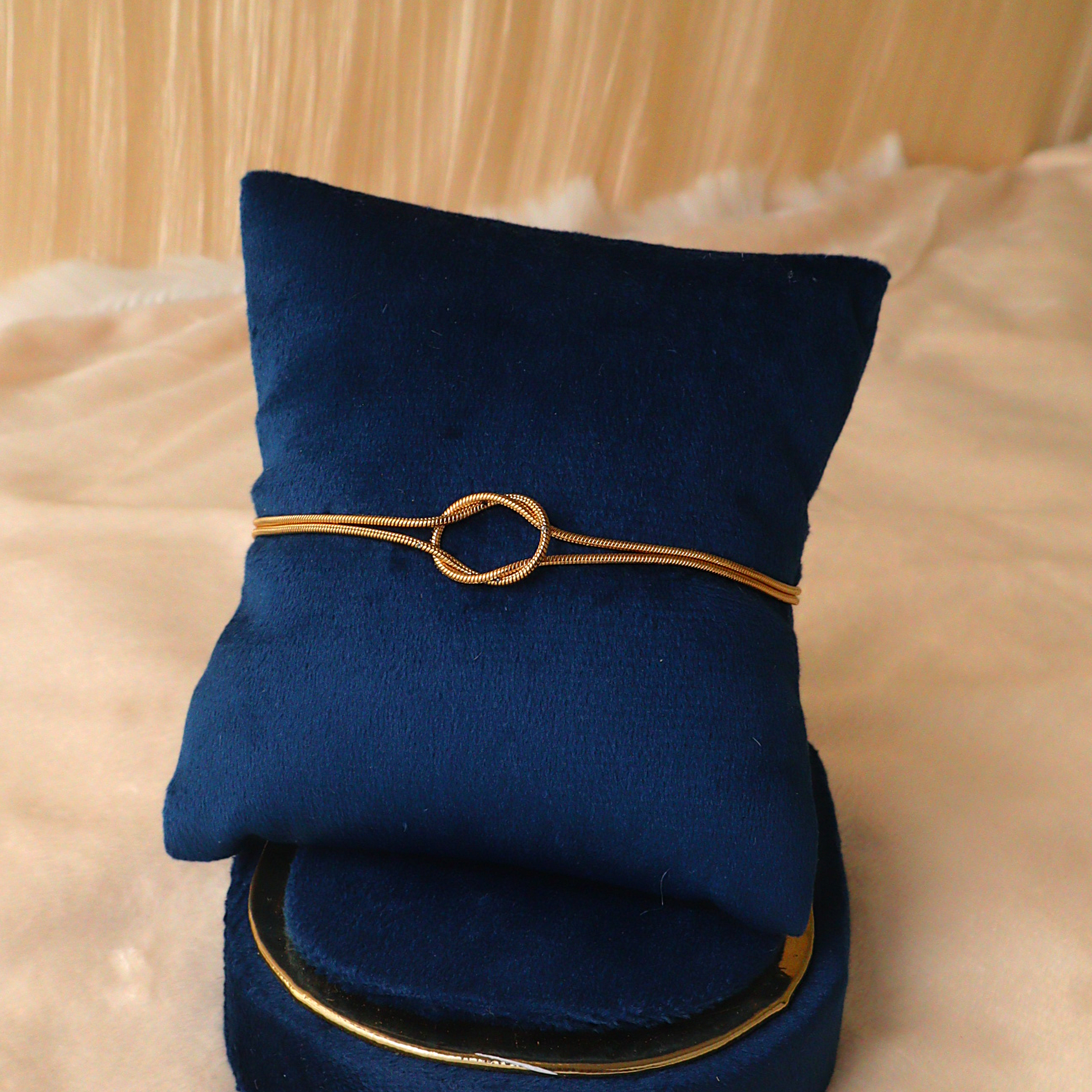 Minimalist Gold Knot Bracelet for Women – Anti-Tarnish Stainless Steel Jewelry