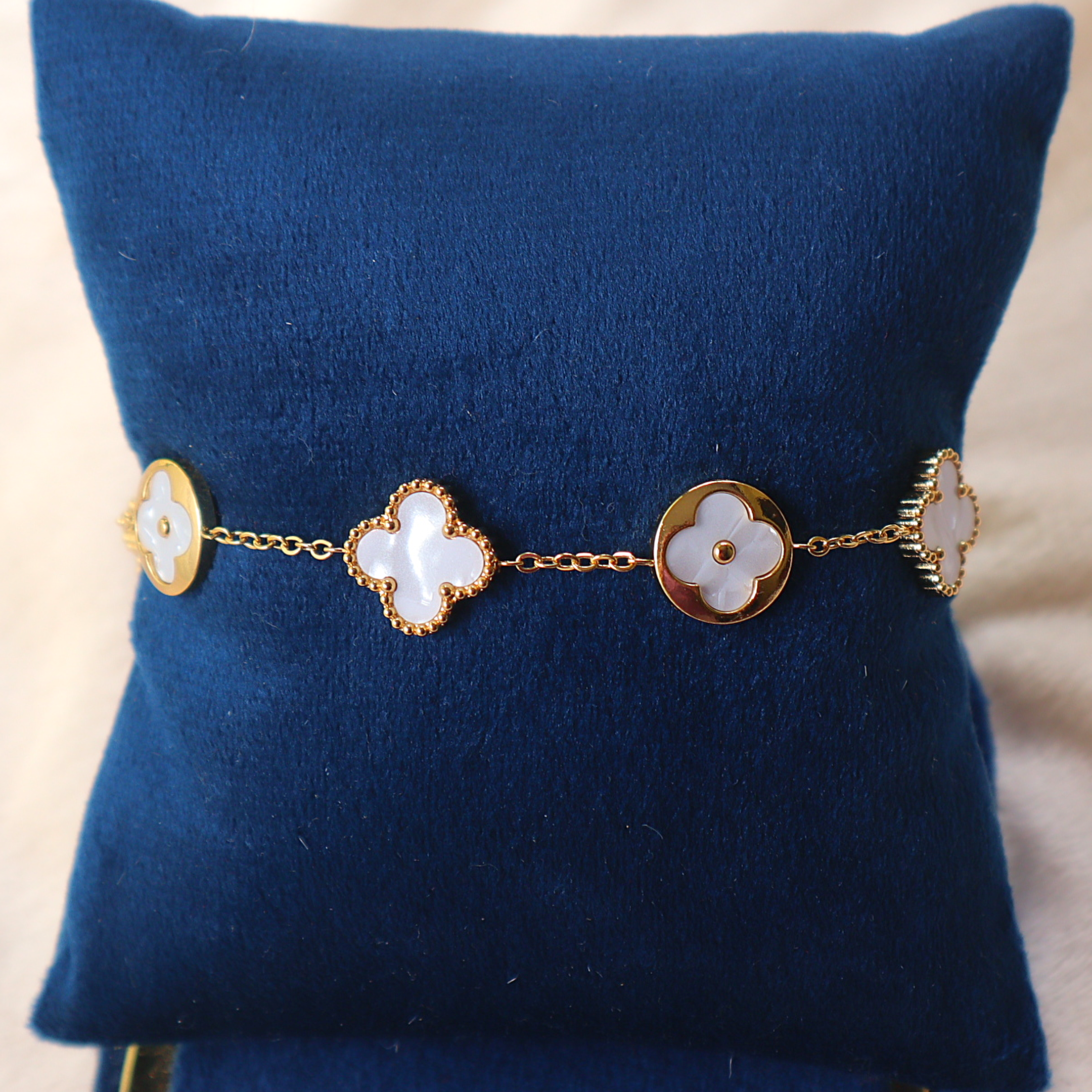White Blossom Clover Charm Bracelet for Women – Anti-Tarnish Gold Plated Stainless Steel Bracelet