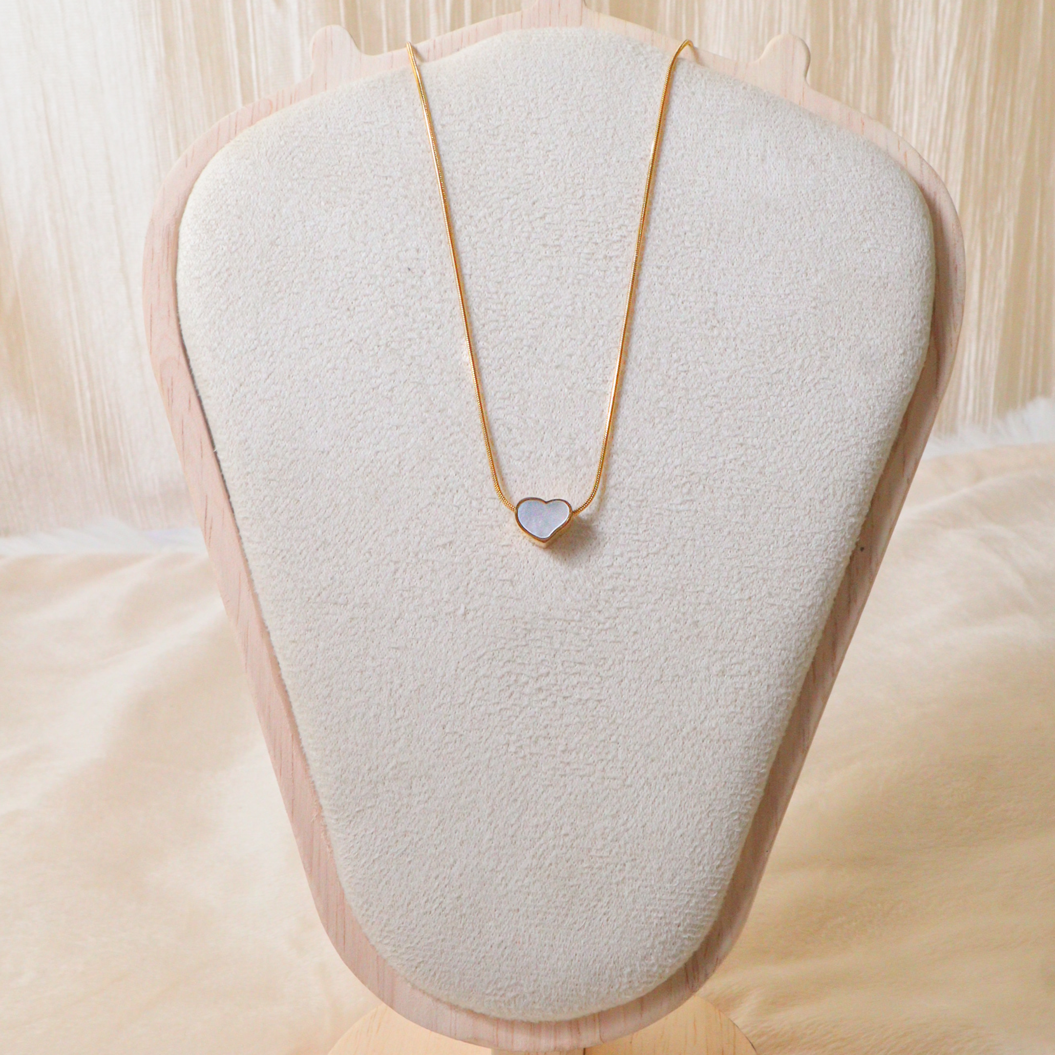 18K Gold Plated Mother of Pearl Heart Pendant Necklace – Anti-Tarnish Love Charm Jewelry