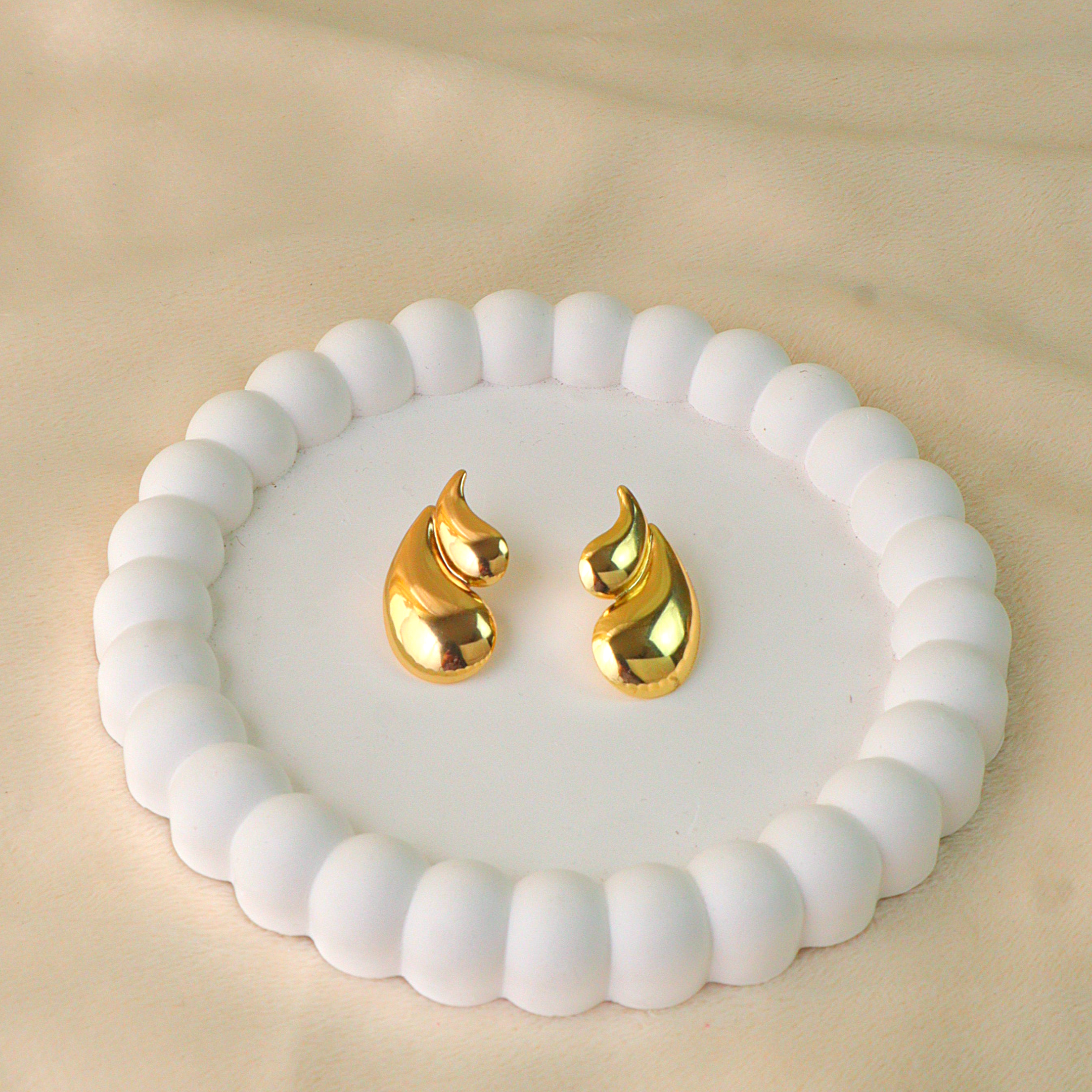 The Diana Vintage Anti Tarnish Button Studs