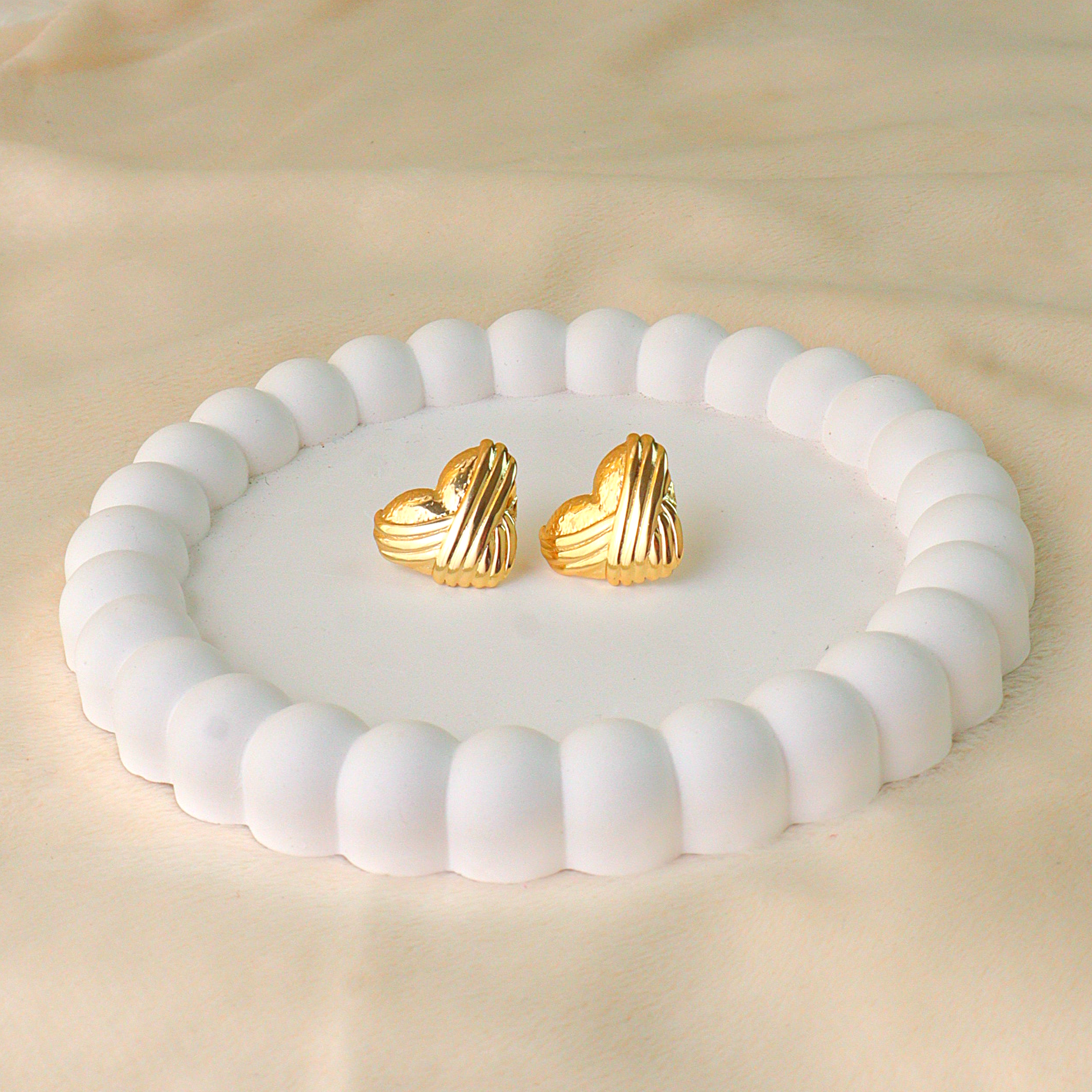 The Aura Tapered Anti Tarnish Heart Earrings