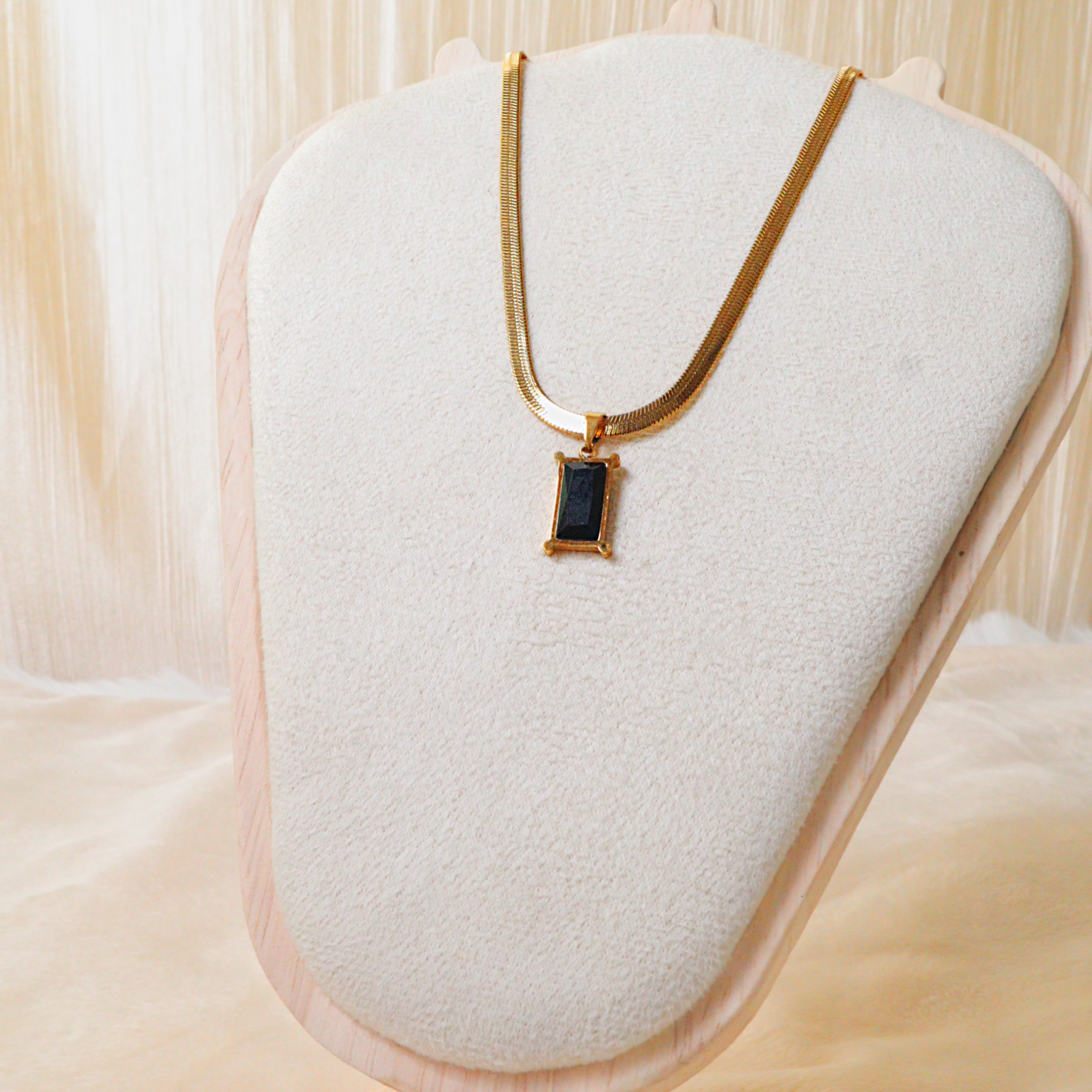 Gold Plated Minimalist Green Stone Pendant Necklace – Anti-Tarnish Daily Wear Jewelry