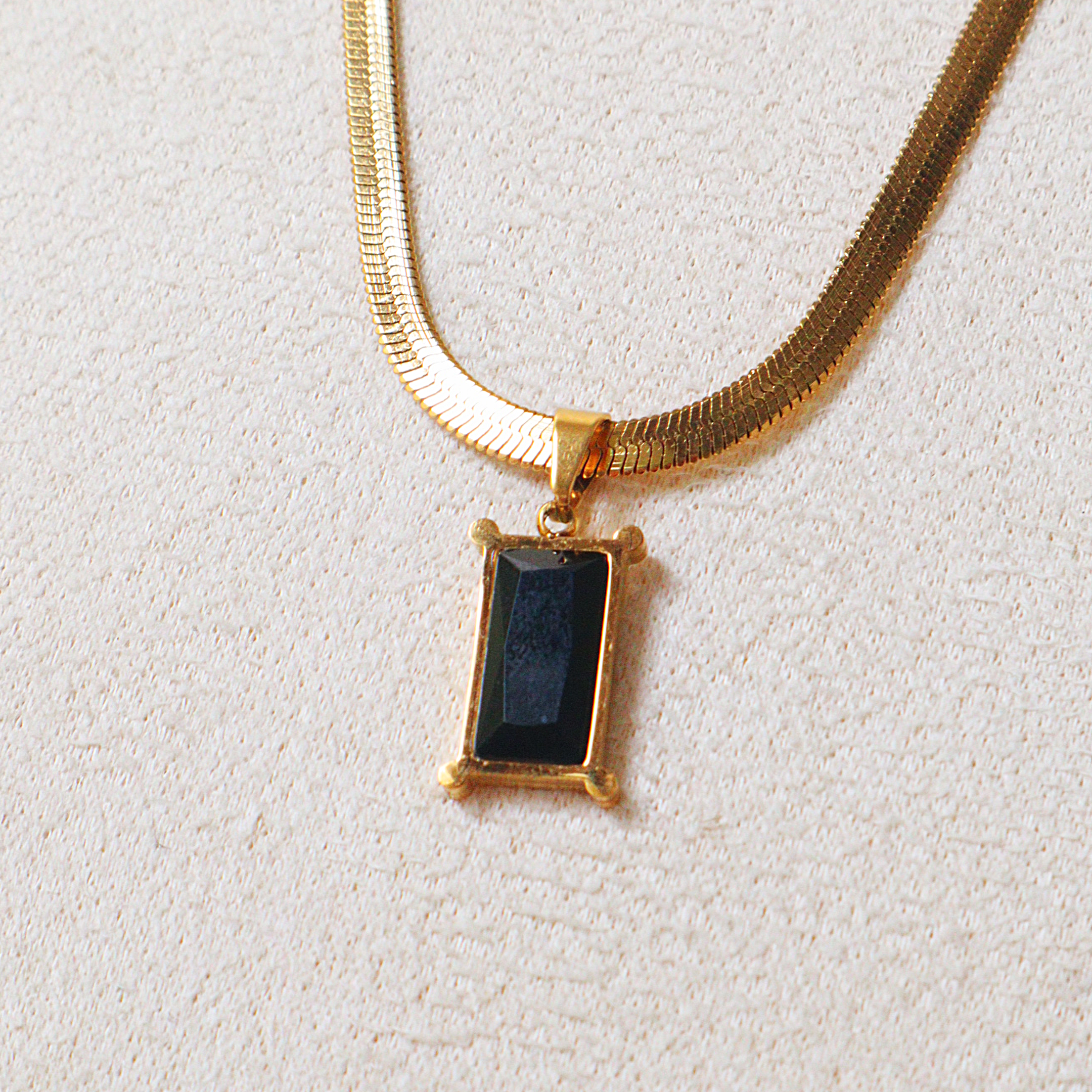 Gold Plated Minimalist Green Stone Pendant Necklace – Anti-Tarnish Daily Wear Jewelry
