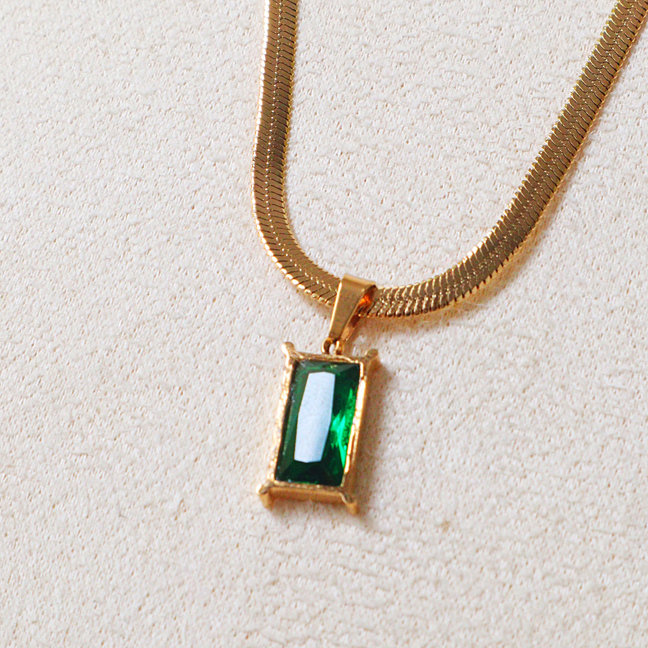 Gold Plated Minimalist Green Stone Pendant Necklace – Anti-Tarnish Daily Wear Jewelry