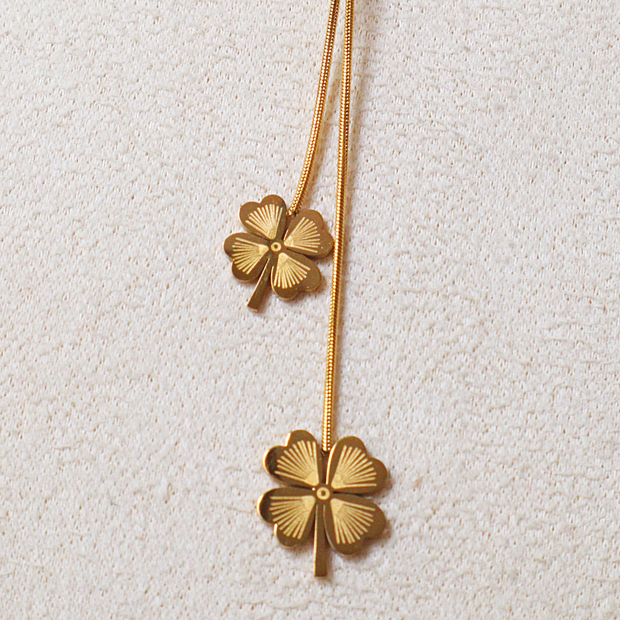 18K Gold Plated Dainty Clover Charm Necklace – Anti-Tarnish Waterproof Adjustable Chain
