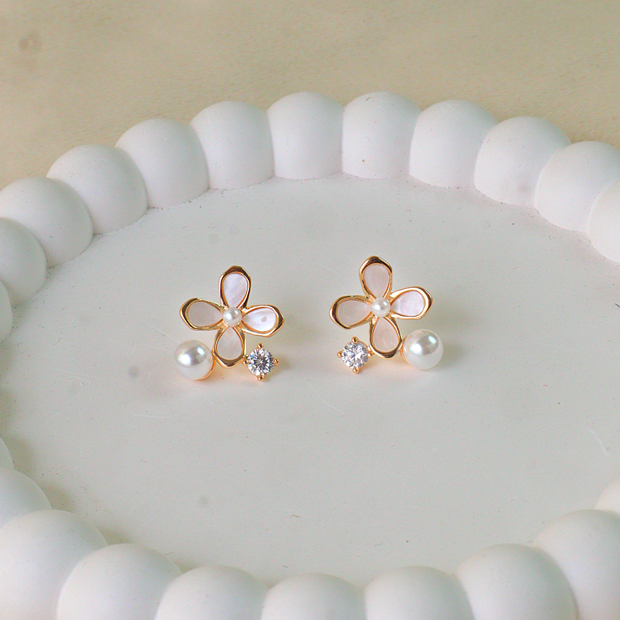 Iris Floral Pearl Cluster Stud Earrings – Anti Tarnish Gold Shell Flower Studs