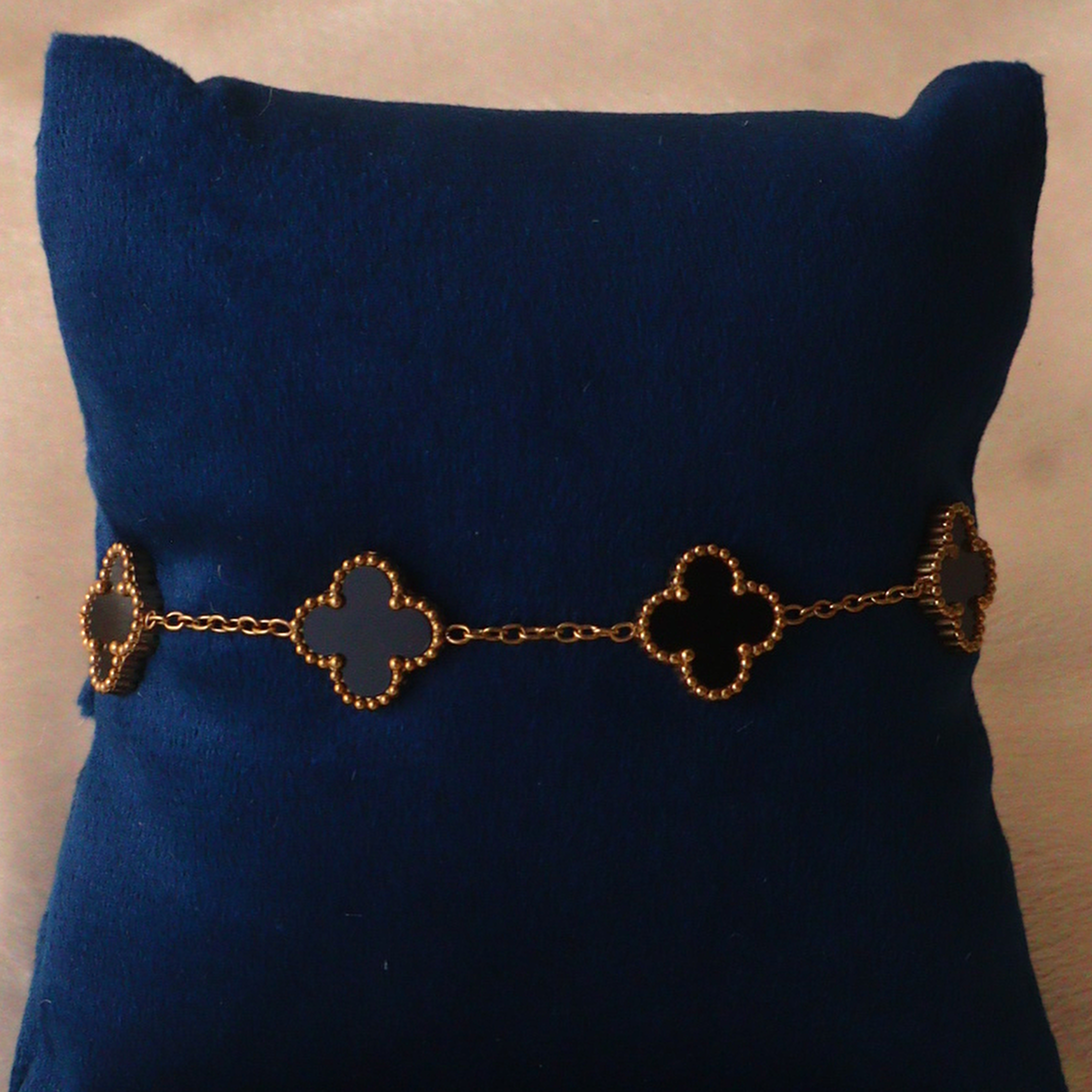 Luxury Clover Charm Bracelet for Women – Anti-Tarnish Gold Stainless Steel Jewelry
