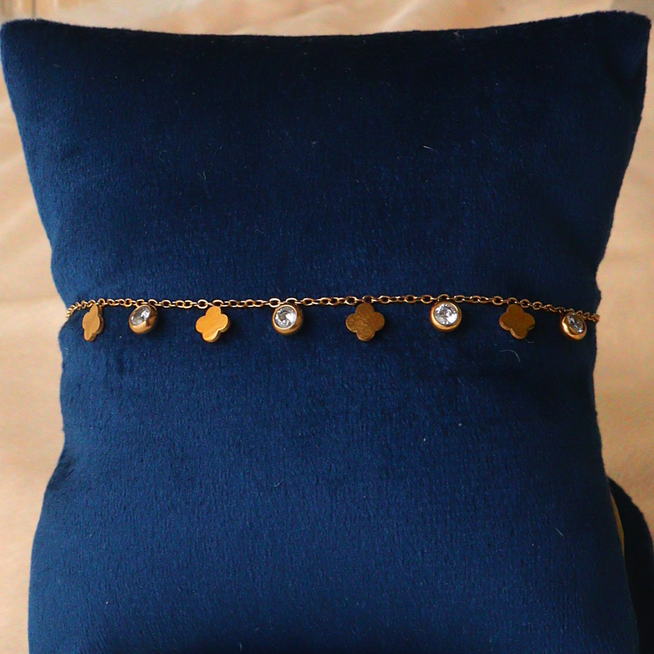 Gold Clover Floral Charm Bracelet for Women – Minimalist Gold Chain Bracelet
