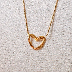 Dainty Gold Floating Heart Necklace – Tarnish-Free Hollow Love Charm Jewelry