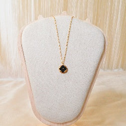 18K Gold Plated White Clover Pendant Necklace – Anti-Tarnish Waterproof Daily Jewelry