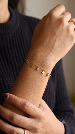 Gold Clover Floral Charm Bracelet for Women – Minimalist Gold Chain Bracelet
