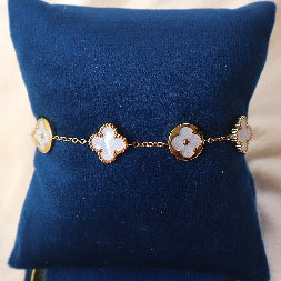 White Blossom Clover Charm Bracelet for Women – Anti-Tarnish Gold Plated Stainless Steel Bracelet